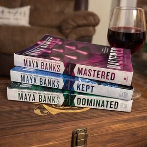 Ultimate Romance Book Bundle-Maya Banks Book Set - Mastered, Kept, Dominated